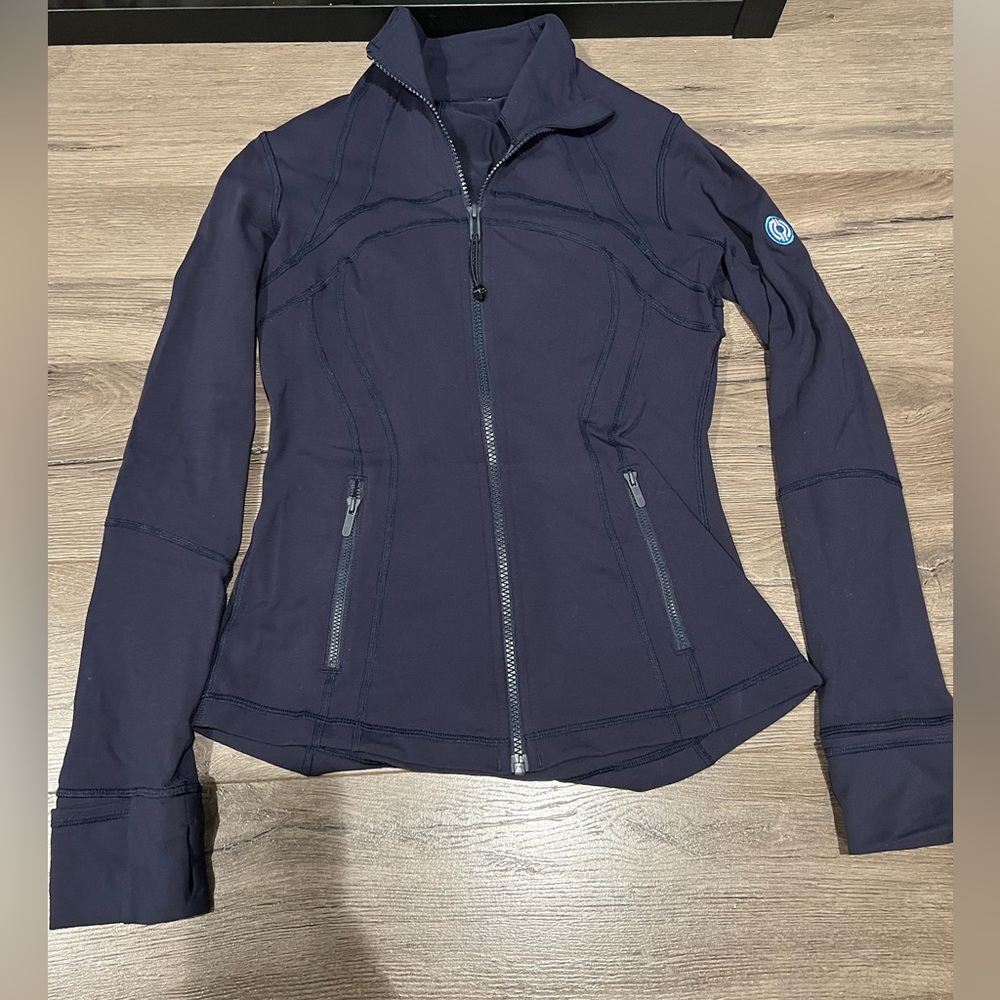Lululemon Woman’s Define zip up jacket. Navy blue. Size 6.